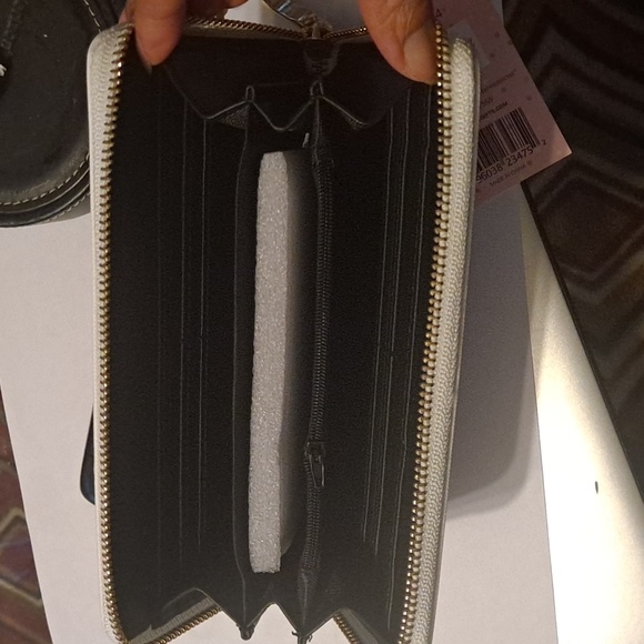 AAE Sister Friends Wallet  - New - Picture 2 of 2